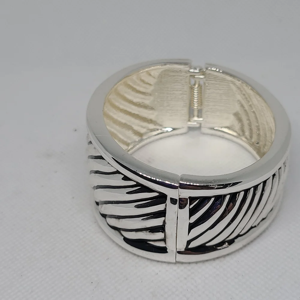 Premier Design Hinged Bracelet 7” Chunky Statement Bangle Silver Tone - Picture 2 of 9